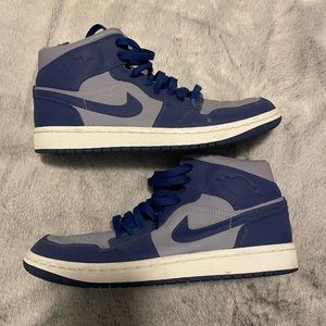 Jordan Mids: Men’s 7.5, Women’s 9